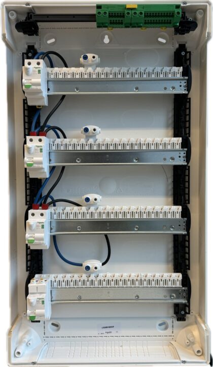 Schneider Residential PRECAB 1x LVSXM418 + 4x R9XEC618 + 3x R9RA1263 + 1x R9RA4240 LVSXM418XE2P