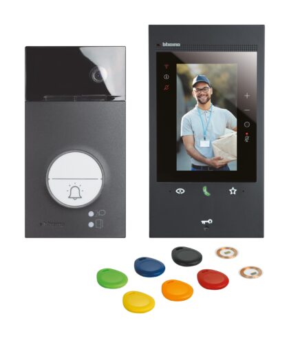 BTICINO Videokit Linea 3000 zwart (RAL9005) + Classe 300EOS zwart met WiFi en 3/4G 363926