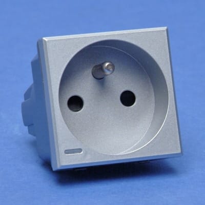 BTICINO Stopcontact Axolute - 2P+A 250V 16A - afgeschermde klemmen - CEBEC - lichtgrijs HC4142B