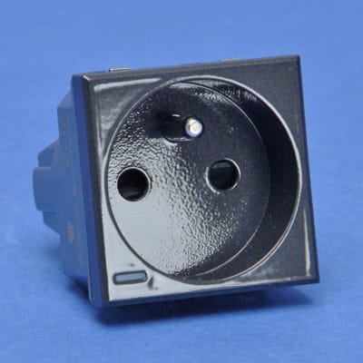 BTICINO Stopcontact Axolute - 2P+A 250V 16A - afgeschermde klemmen - CEBEC - donkergrijs HS4142B