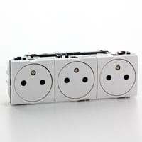 BTICINO LivingLight drievoudig voorbekabelde vlakke contactdoos  3x 2P+A  16A 250V wit N4142M3AF