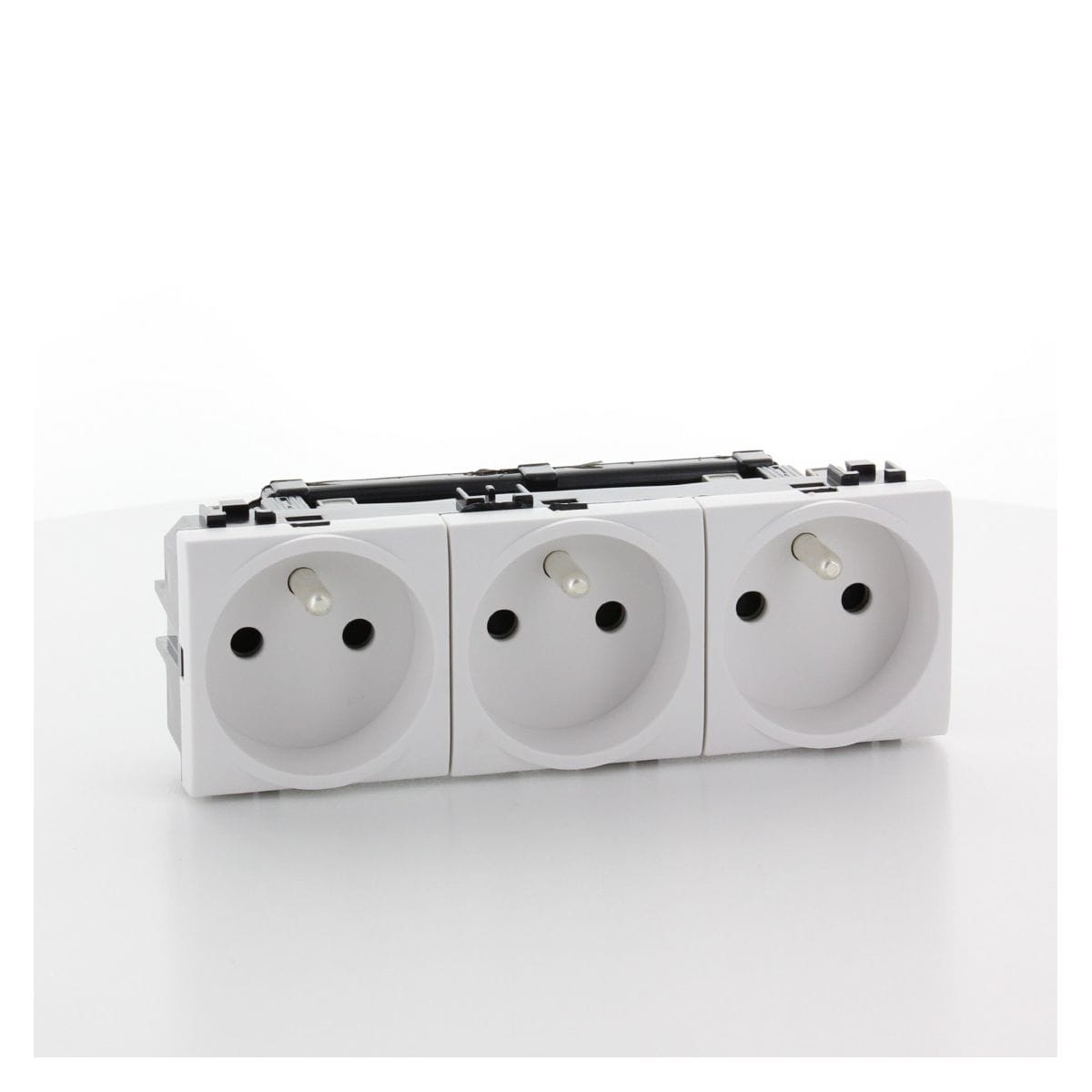 BTICINO LL drievoud voorbek stopc wit 16A 250V N4142M3AN