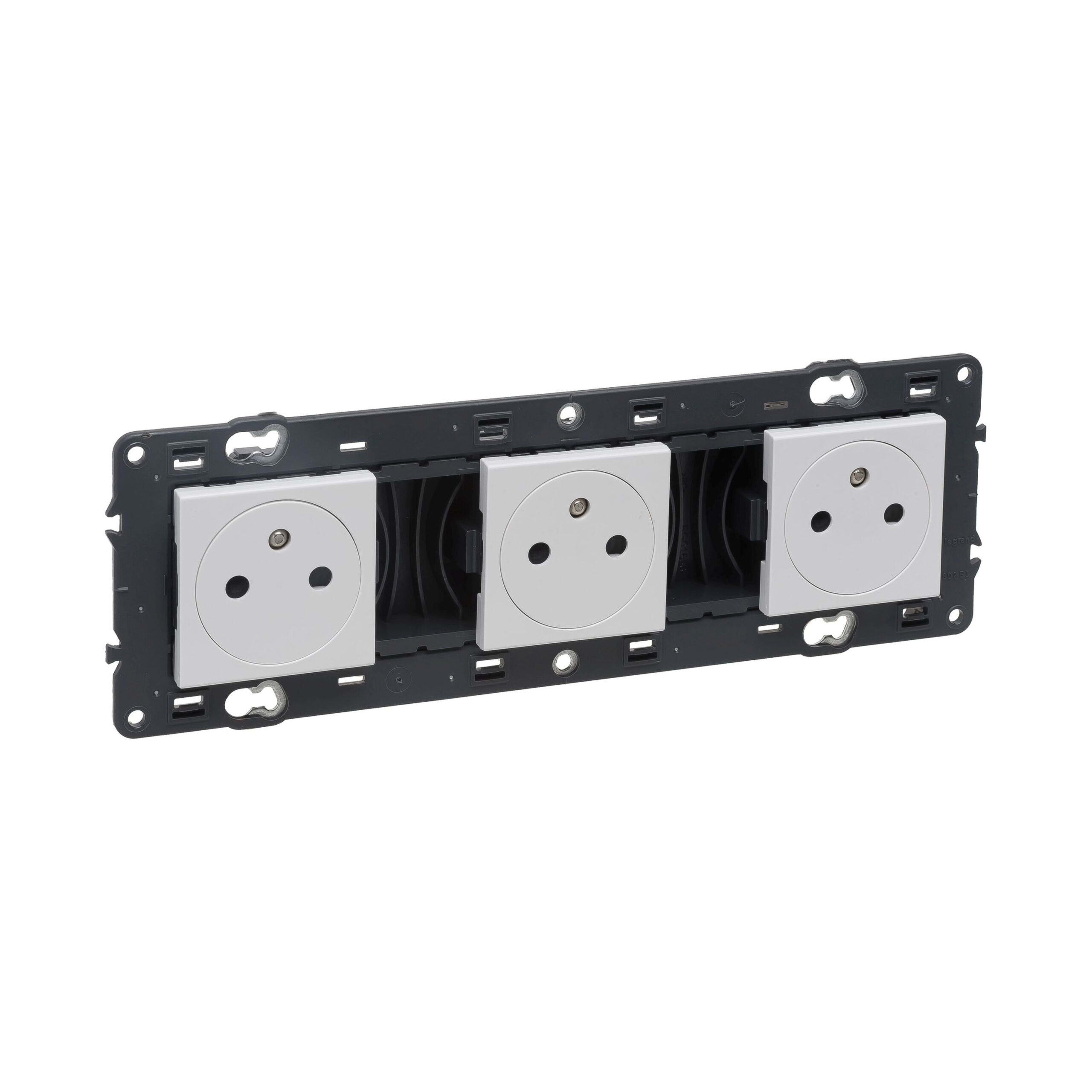 LEGRAND Valena Next vlakke contactdoos 3x2P+A 16A volledig apparaat wit met schroefbev 741533