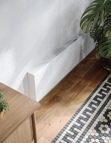 Jaga Strada Hybrid MM H500xT16xB1000 - ventilo-convector - RAL 9016 Verkeerswit - met thermische motor 24V - H-stuk muur - 16/2 STRW0.05010016.133/MM/HT/SW/616