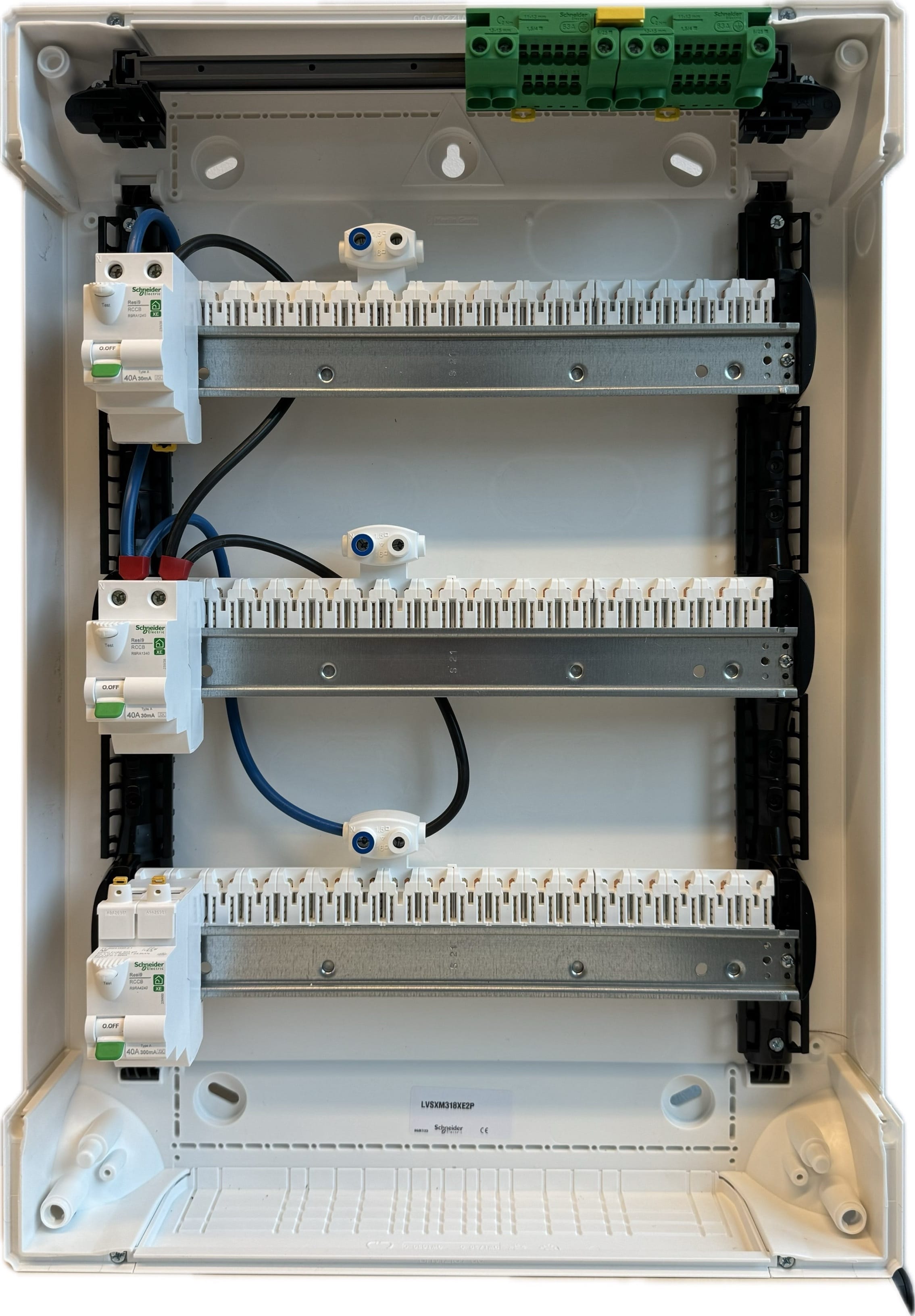 Schneider Residential PRECAB 1x LVSXM318 + 3x R9XEC618 + 2x R9RA1240 + 1x R9RA4240 LVSXM318XE2P