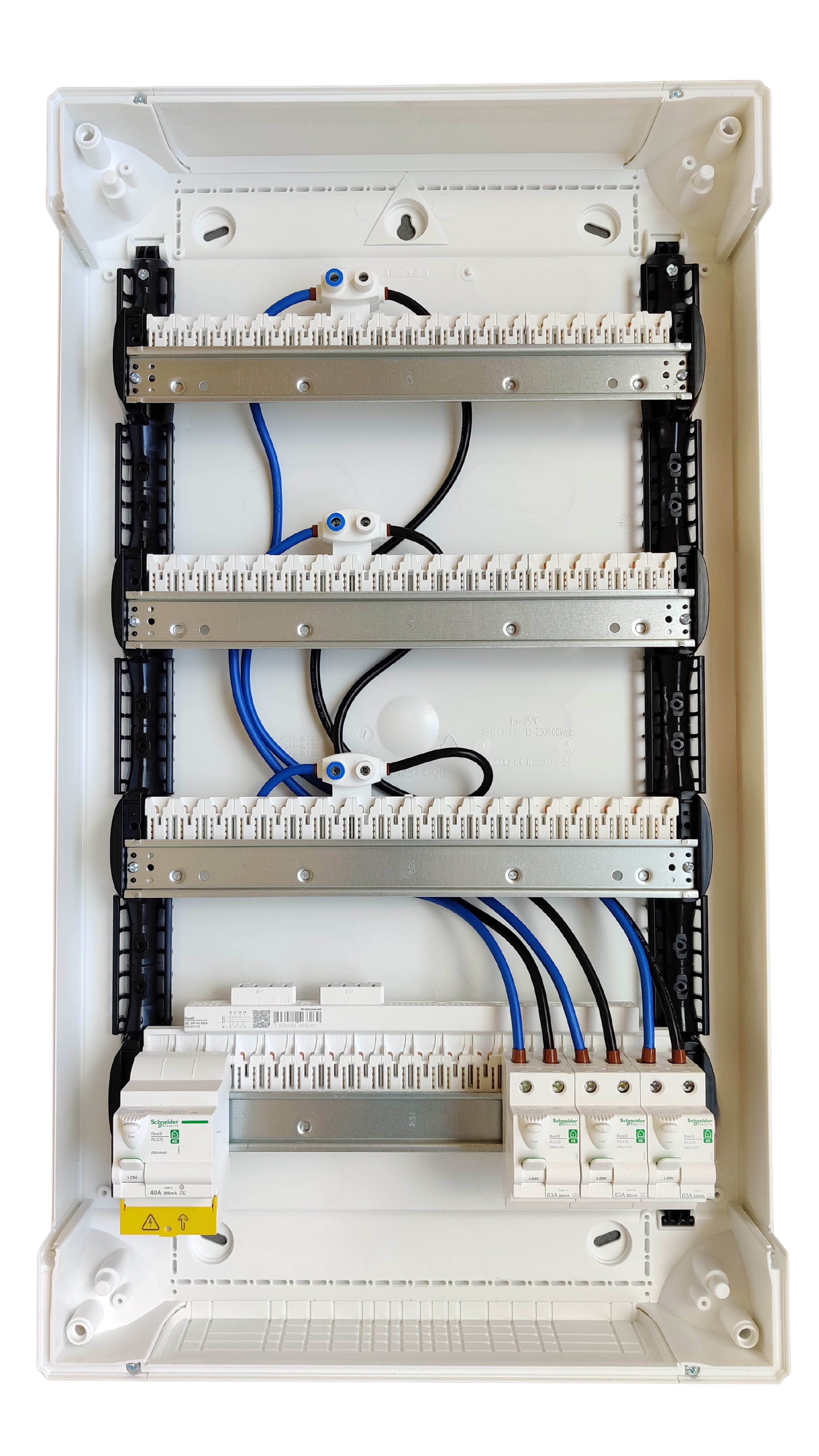 Schneider Residential PRECAB 1x LVSXM418 + 3x R9XEC618 + 1x R9XEC718 + 3x R9RA1263 + 1x R9RA4440 LVSXM418XE4P1