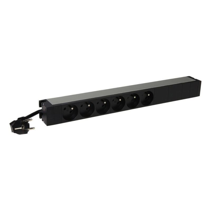 LEGRAND PDU 19   6x Belgische contact- dozen 3m snoer RA/PA stekker 646805