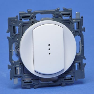 LEGRAND Céliane wisselschakelaar met verklikker 10A 250V wit - volledig apparaat 670086