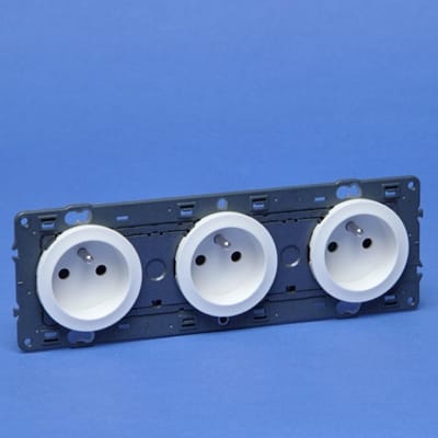 LEGRAND Céliane contactdoos 3x 2P+A voorbekabeld 10/16A 250V wit - volledig apparaat 670323